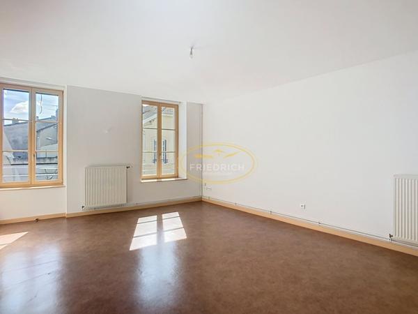APPARTEMENT T5 AVEC ENTRÉE INDÉPENDANTE - CENTRE VILLE DE SA Saint-mihiel APPARTEMENT T5 AVEC ENTRÉE INDÉPENDANTE - CENTRE VILLE DE SA Saint-mihiel