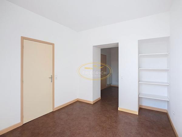APPARTEMENT T5 AVEC ENTRÉE INDÉPENDANTE - CENTRE VILLE DE SA Saint-mihiel APPARTEMENT T5 AVEC ENTRÉE INDÉPENDANTE - CENTRE VILLE DE SA Saint-mihiel