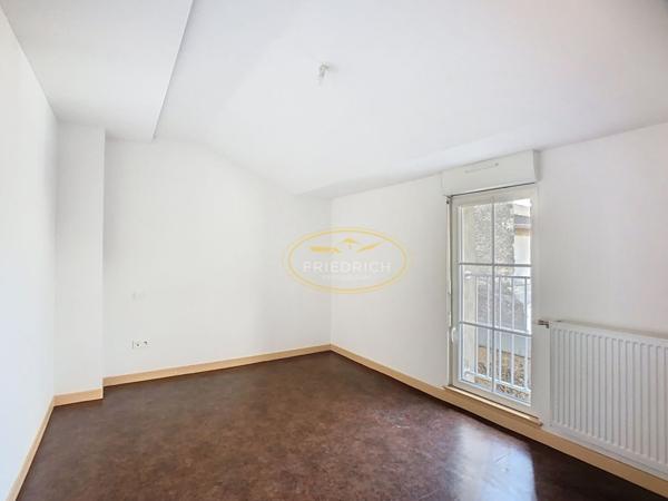 APPARTEMENT T5 AVEC ENTRÉE INDÉPENDANTE - CENTRE VILLE DE SA Saint-mihiel APPARTEMENT T5 AVEC ENTRÉE INDÉPENDANTE - CENTRE VILLE DE SA Saint-mihiel