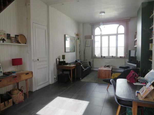EN EXCLUSIVITE, situé secteur Petit RONCHIN, je suis une charmante maison avec une mitoyenneté de 116M² habitable (12…