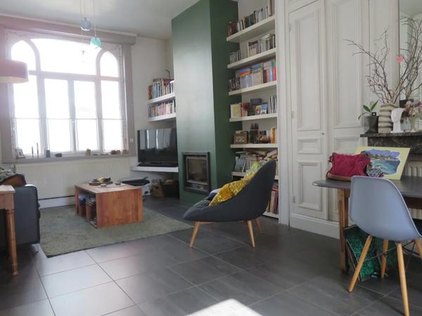 EN EXCLUSIVITE, situé secteur Petit RONCHIN, je suis une charmante maison avec une mitoyenneté de 116M² habitable (12…