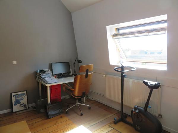 EN EXCLUSIVITE, situé secteur Petit RONCHIN, je suis une charmante maison avec une mitoyenneté de 116M² habitable (12…