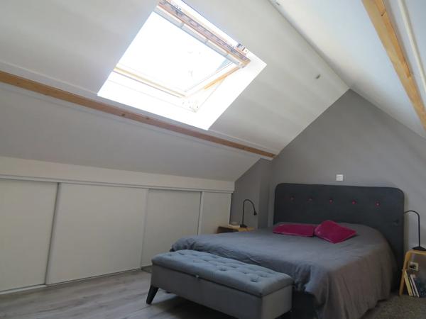 EN EXCLUSIVITE, situé secteur Petit RONCHIN, je suis une charmante maison avec une mitoyenneté de 116M² habitable (12…