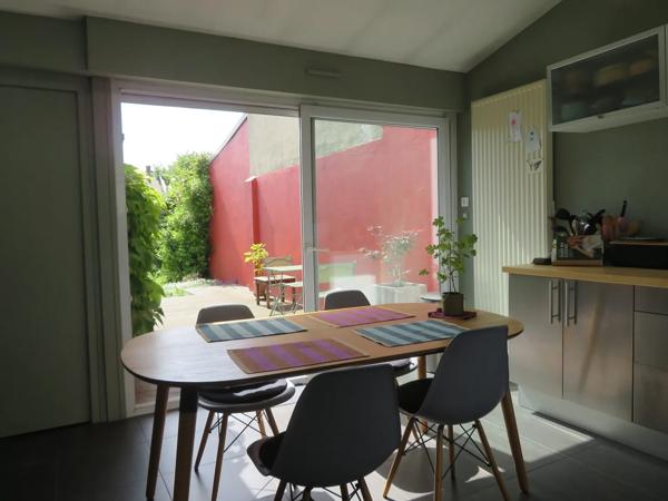 EN EXCLUSIVITE, situé secteur Petit RONCHIN, je suis une charmante maison avec une mitoyenneté de 116M² habitable (12…