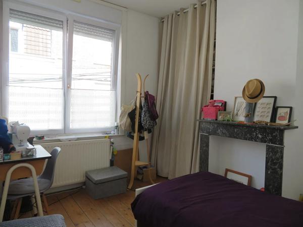 EN EXCLUSIVITE, situé secteur Petit RONCHIN, je suis une charmante maison avec une mitoyenneté de 116M² habitable (12…