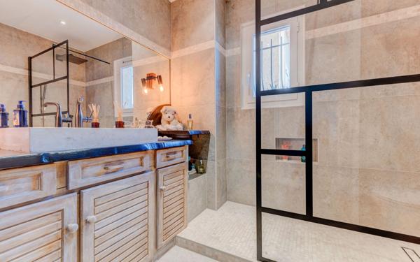 Maison à vendre    5 pièces • 101,36 m2 Villeneuve-Loubet