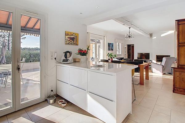 A VENDRE EN EXCLUSIVITE ! Propriété sur LORGUES avec maison, studio et dépendance - Proche village