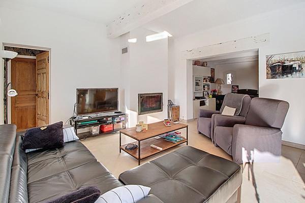 A VENDRE EN EXCLUSIVITE ! Propriété sur LORGUES avec maison, studio et dépendance - Proche village