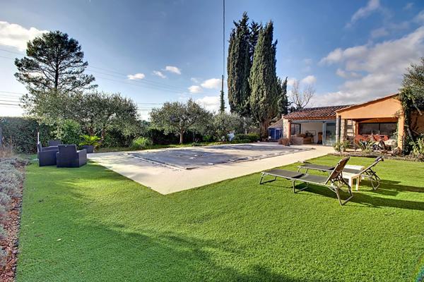 A VENDRE EN EXCLUSIVITE ! Propriété sur LORGUES avec maison, studio et dépendance - Proche village