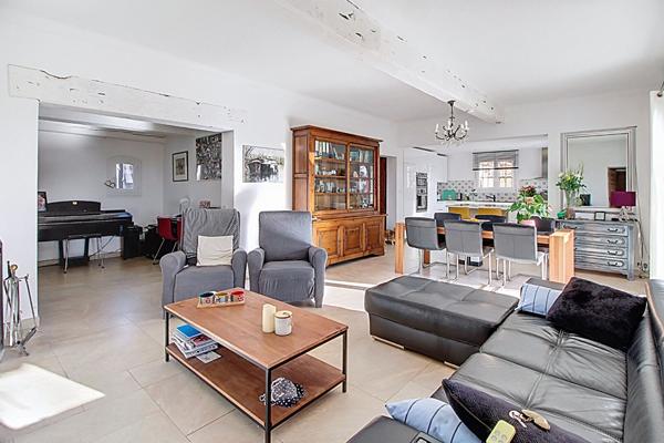 A VENDRE EN EXCLUSIVITE ! Propriété sur LORGUES avec maison, studio et dépendance - Proche village