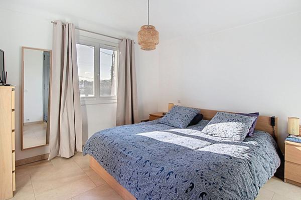 A VENDRE EN EXCLUSIVITE ! Propriété sur LORGUES avec maison, studio et dépendance - Proche village