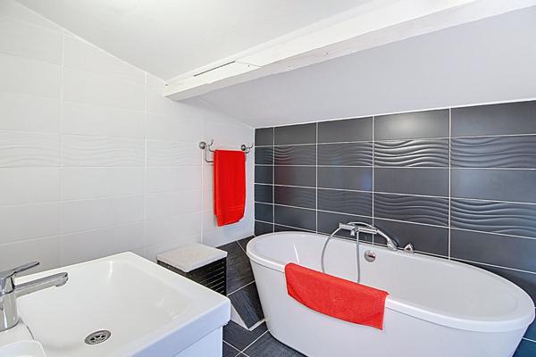 A VENDRE EN EXCLUSIVITE ! Propriété sur LORGUES avec maison, studio et dépendance - Proche village