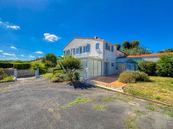 17920 BREUILLET Maison familiale à Breuillet dans un environnement calme
