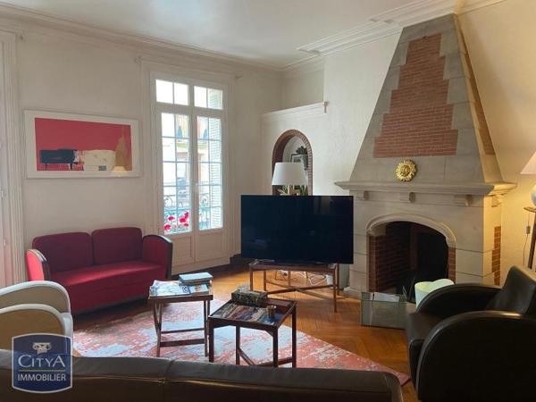 Appartement à louer 4 pièces 161.42m²