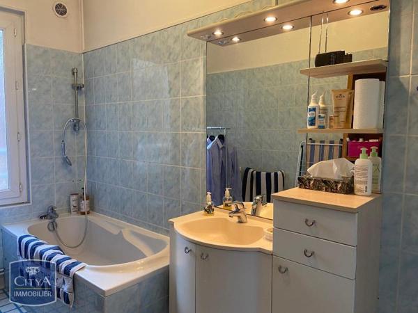 Appartement à louer 4 pièces 161.42m²