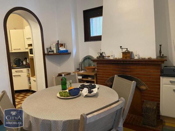 Appartement à louer 4 pièces 161.42m²