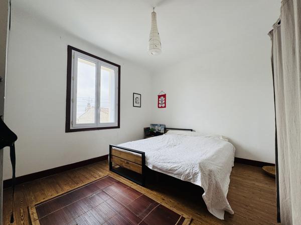 Maison
                                                                                                                                                                                                                                                                                                                        8 pièce(s)                                                                                                                                                                                                          5 chambre(s)                                                                                                                                                                                                          171  m²