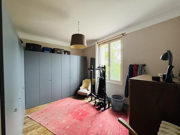 Maison
                                                                                                                                                                                                                                                                                                                        8 pièce(s)                                                                                                                                                                                                          5 chambre(s)                                                                                                                                                                                                          171  m²