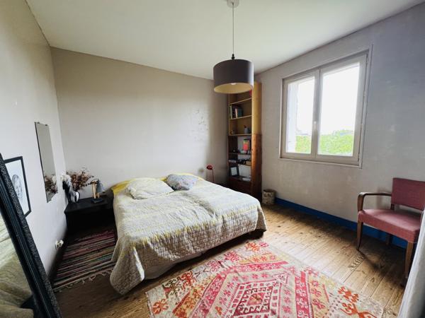 Maison
                                                                                                                                                                                                                                                                                                                        8 pièce(s)                                                                                                                                                                                                          5 chambre(s)                                                                                                                                                                                                          171  m²