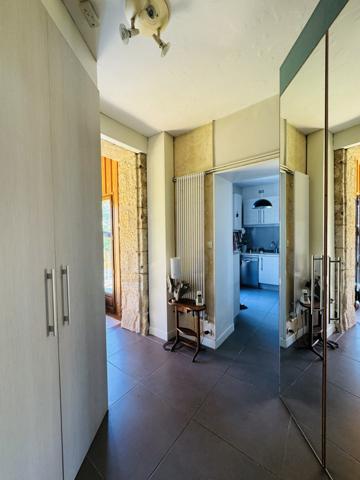 Maison
                                                                                                                                                                                                                                                                                                                        8 pièce(s)                                                                                                                                                                                                          5 chambre(s)                                                                                                                                                                                                          171  m²