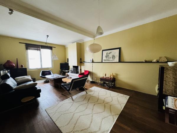 Maison
                                                                                                                                                                                                                                                                                                                        8 pièce(s)                                                                                                                                                                                                          5 chambre(s)                                                                                                                                                                                                          171  m²