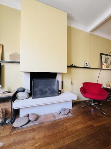 Maison
                                                                                                                                                                                                                                                                                                                        8 pièce(s)                                                                                                                                                                                                          5 chambre(s)                                                                                                                                                                                                          171  m²