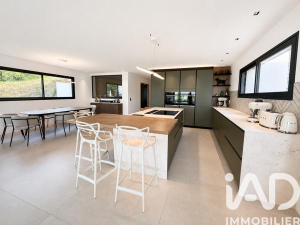 Maison à vendre 7 pièces 257 m² Mouans-Sartoux