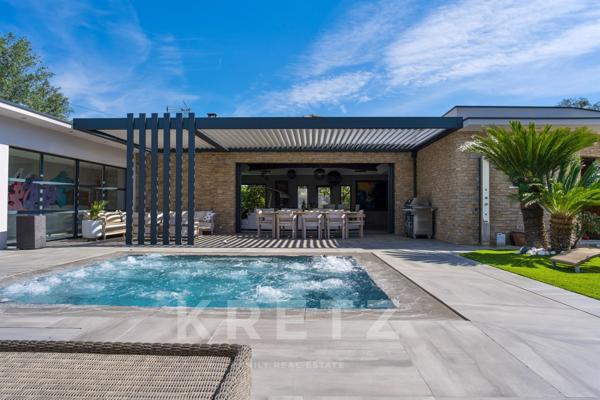 Exceptionnelle villa en bord de mer