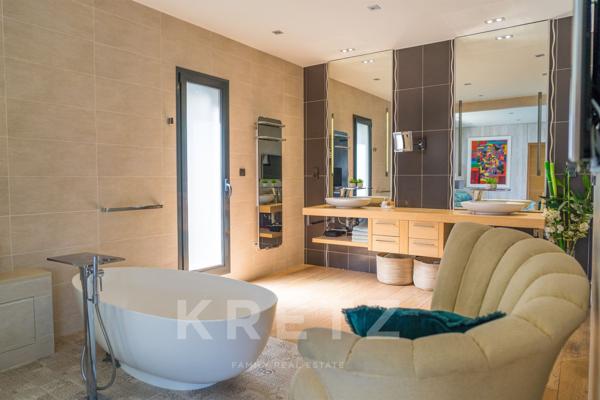 Exceptionnelle villa en bord de mer