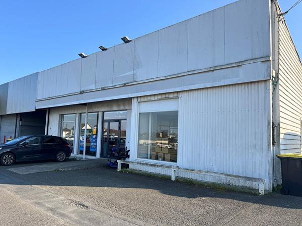 Local commercial Laval 300 m²