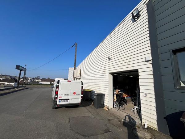 Local commercial Laval 300 m²