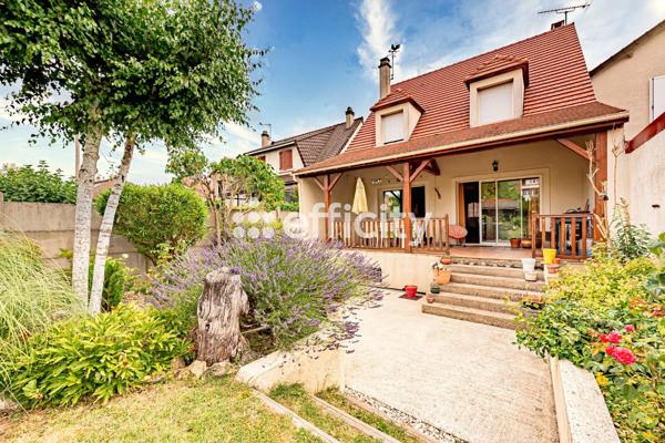 Maison
         5 pièces
        - 128 m² 485 000 € *