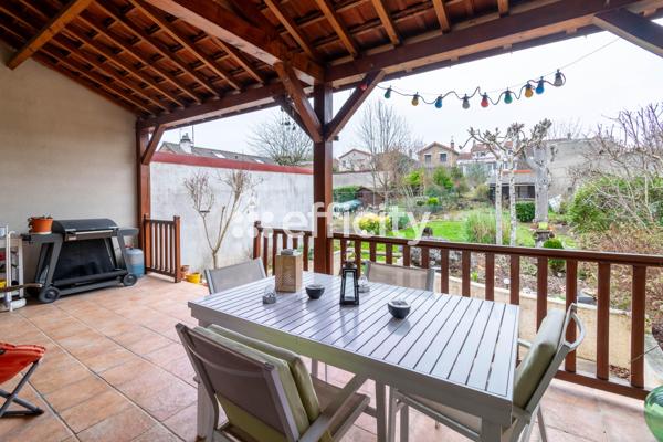 Maison
         5 pièces
        - 128 m² 485 000 € *