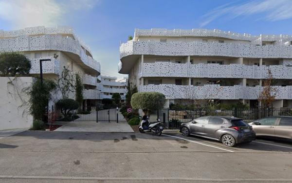 Stationnement à louer    Lattes