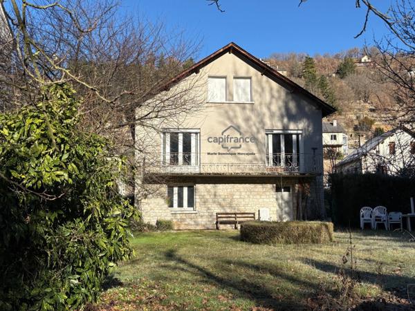 MAISON FAMILIALE AVEC JARDIN ET PISCINE