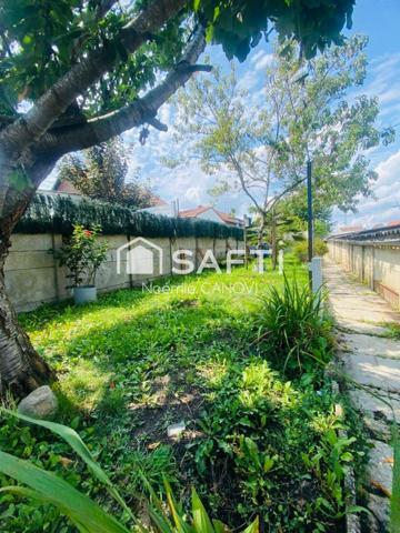 Maison familiale spacieuse avec garages à potentiel locatif – À visiter sans tarder !