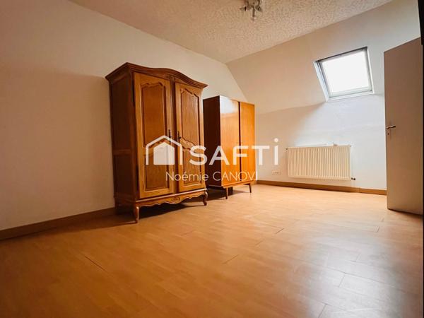 Maison familiale spacieuse avec garages à potentiel locatif – À visiter sans tarder !