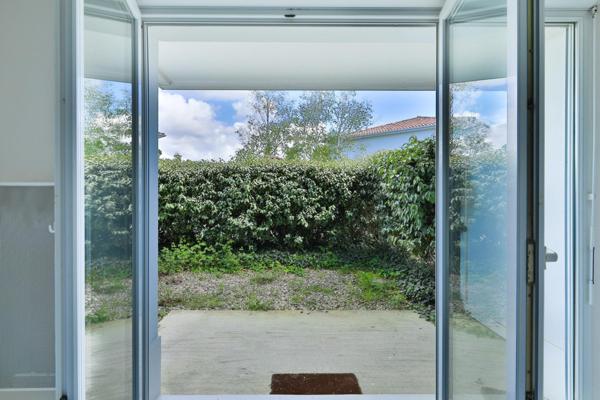 Appartement T2 de 42 m2 avec terrasse et jardin privatif, accès piscine