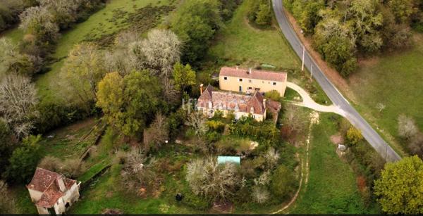 Chartreuse avec longère et moulin sur un terrain de 24086m²