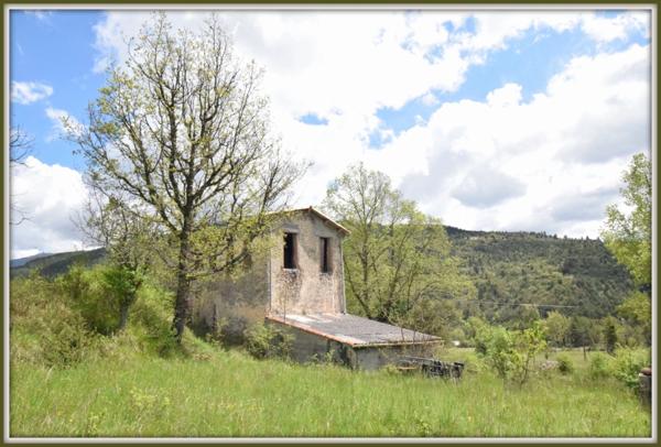 Bastide provençale à quelques pas du lac de Castillon et proche de Castellane. Visites 15,16 septembre