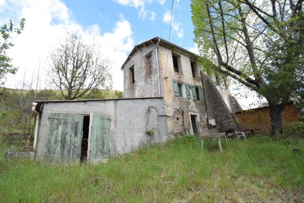Bastide provençale à quelques pas du lac de Castillon et proche de Castellane. Visites 15,16 septembre
