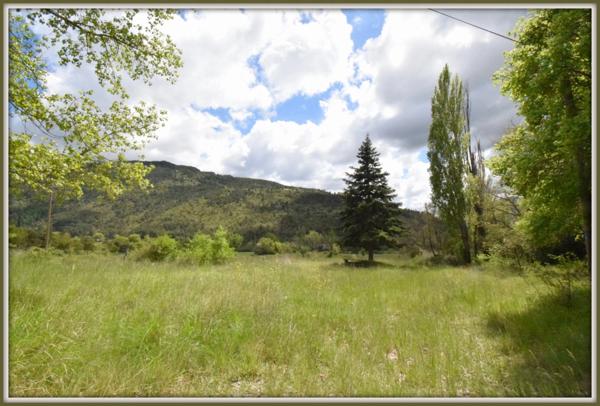 Bastide provençale à quelques pas du lac de Castillon et proche de Castellane. Visites 15,16 septembre