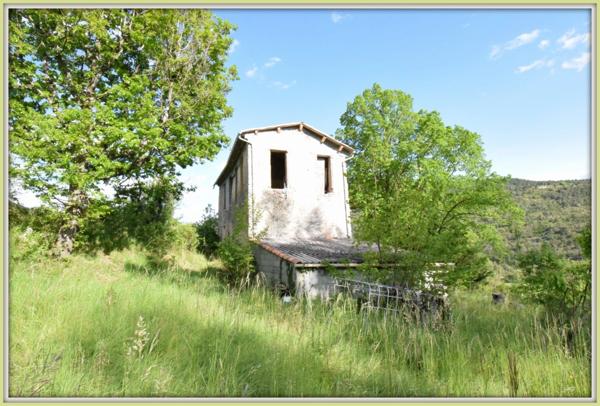 Bastide provençale à quelques pas du lac de Castillon et proche de Castellane. Visites 15,16 septembre
