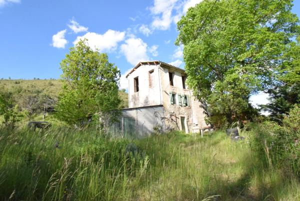 Bastide provençale à quelques pas du lac de Castillon et proche de Castellane. Visites 15,16 septembre