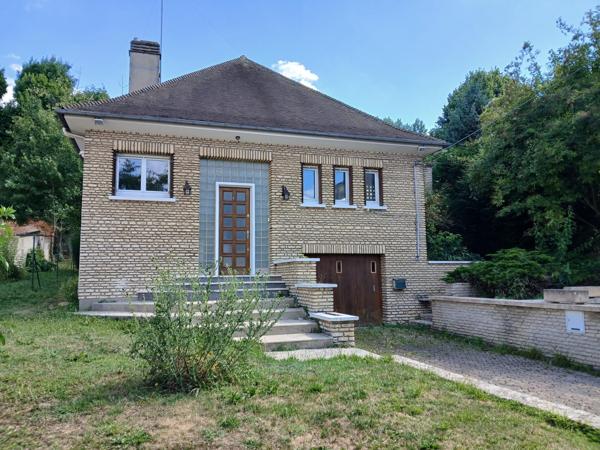 Evreux ,5mn de la gare et du centre ville belle maison 6 chambres sur sous sol
