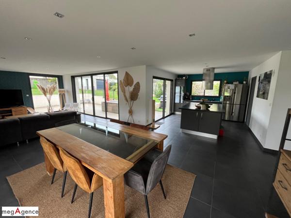 Maison à KERVIGNAC, 56700 - 6 pièces 174m²