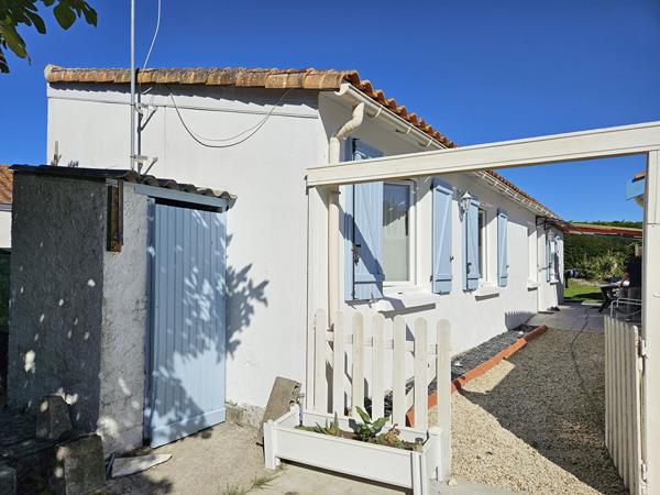 Face à la mer et à 1 km de la Citadelle - Charmante maison de plain-pied avec 2 chambres et jardin