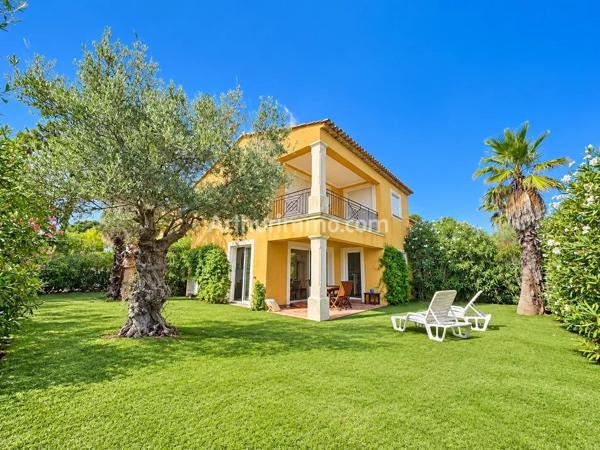 Vente                                                      Villa
                        
                     3 pièces                      82 m2                     à Roquebrune-sur-Argens