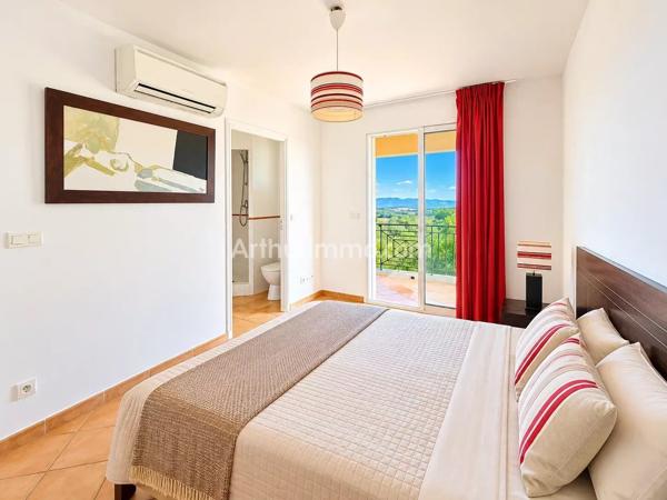 Vente                                                      Villa
                        
                     3 pièces                      82 m2                     à Roquebrune-sur-Argens