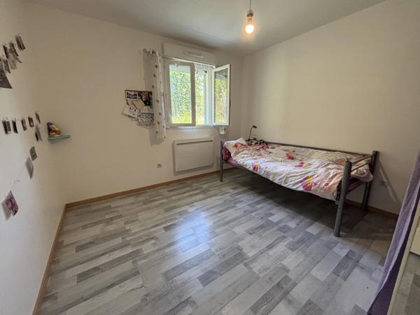 Grande maison de plain-pied comprenant 4 chambres, située dans un cadre naturel exceptionnel